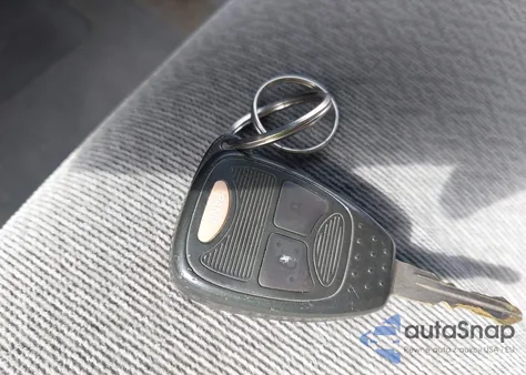 2005 Chrysler Town & Country from USA, damaged, VIN 1C4GP45R55B439277